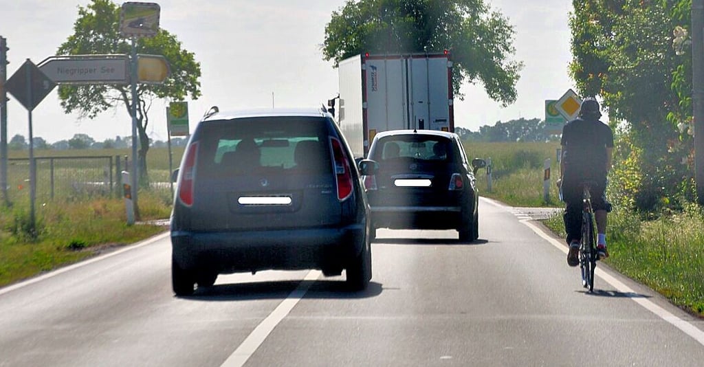 Die Landesstraße 52 verfügt zwischen Burg und Niegripp nicht über einen Radweg, den beispielsweise Radler für eine Stipvisite am Niegripper See nutzen können.
