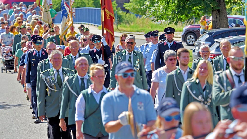 Höhepunkt beim Dorf- und Heimatfest in Giersleben ist am Sonntag der große Umzug der Vereine.