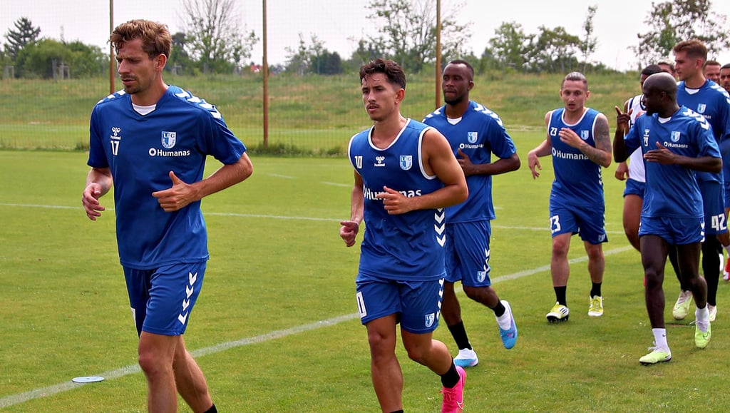 Lief hier im Training vorne weg: Der temporeiche Neuzugang Alexander Nollenberger (links).