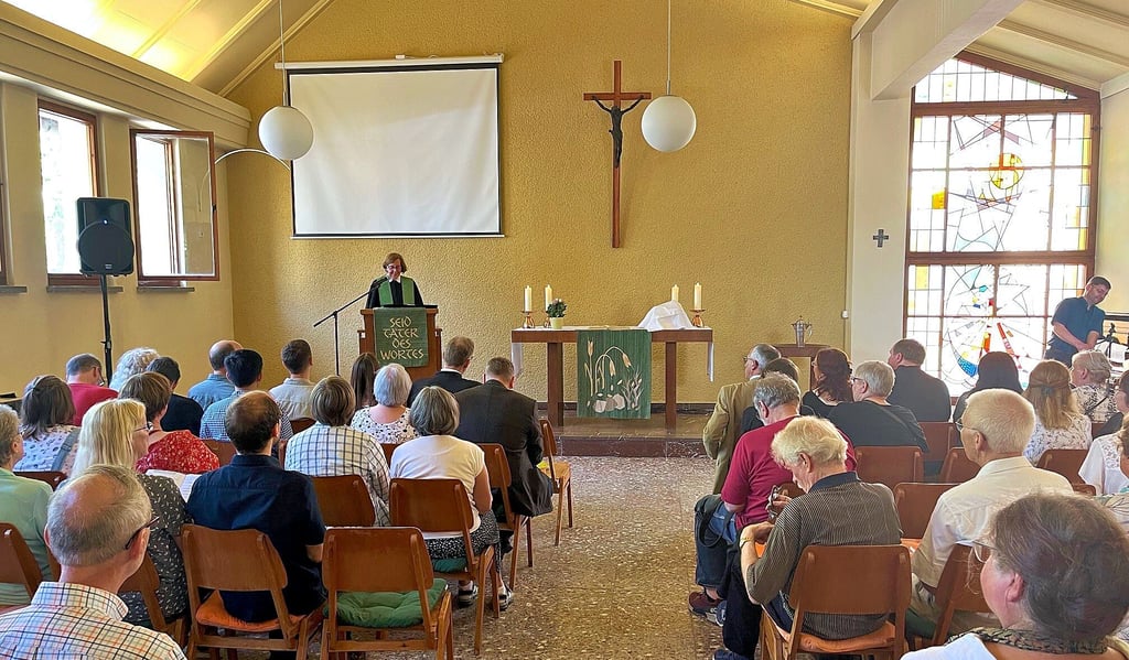 Ein letzter Gottesdienst der Stadtgemeinde an der Mulde im vollbesetzten Gemeindesaal.