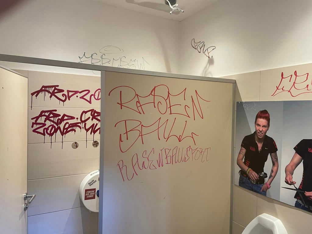 RB-Fans haben in der "Vodkaria" die Toilette beschmiert.