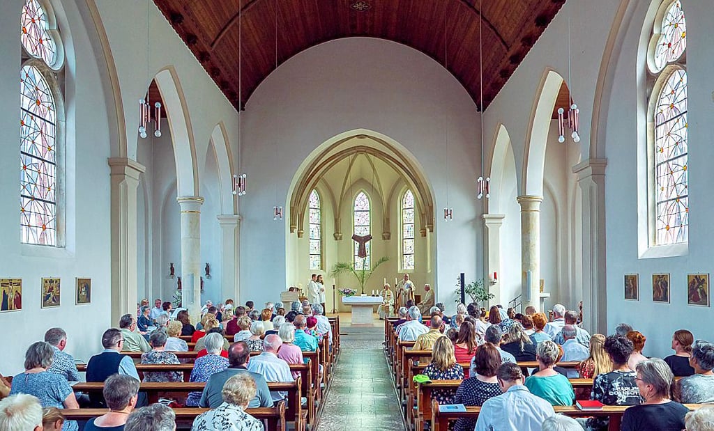 Anlässlich des Festgottesdienstes zum 120-jährigen Jubiläum war die Kirche Herz Jesu am Sonntag nahezu bis auf den letzten Platz gefüllt.
