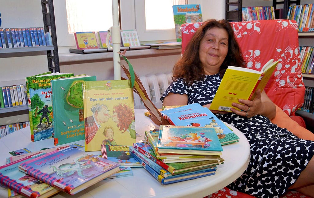 Bibliotheksleiterin Ilka Prager erwartet in Klötze und Kunrau viele junge Leser, die beim Lesesommer XXL mitmachen.