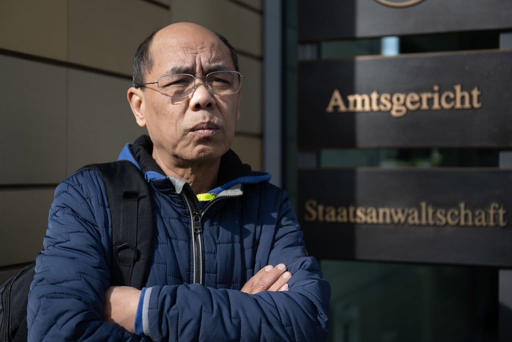 Der Vietnamese Pham Phi Son kommt zum Prozess um seinen Aufenthaltsstatus am Amtsgericht in Chemnitz.