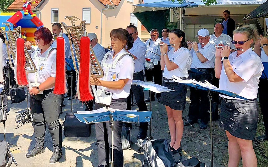 Sorgten am Nachmittag für Unterhaltung: Der Spielmannszug Lumpzig.