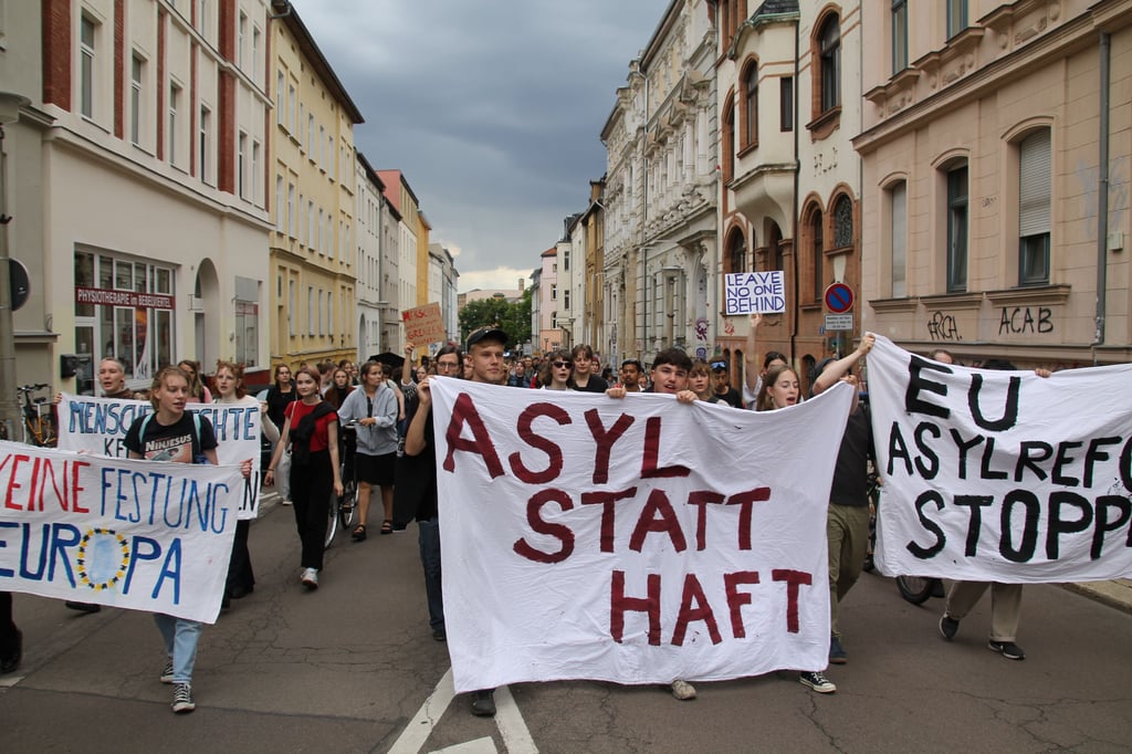 "Asyl statt Haft" lautete das Motto der Demonstration am Mittwochabend in Halle.