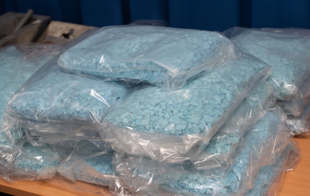 Tüten mit Ecstasy-Tabletten 2021 beim Zollfahndungsamt Berlin-Brandenburg.