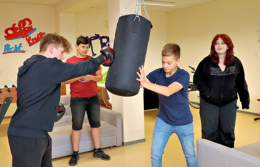 Fabian, Titus, Philipp und Mia (v.l.) sind oft in dem Raum, der an der Sekundarschule Allstedt der Schulsozialarbeit gehört.