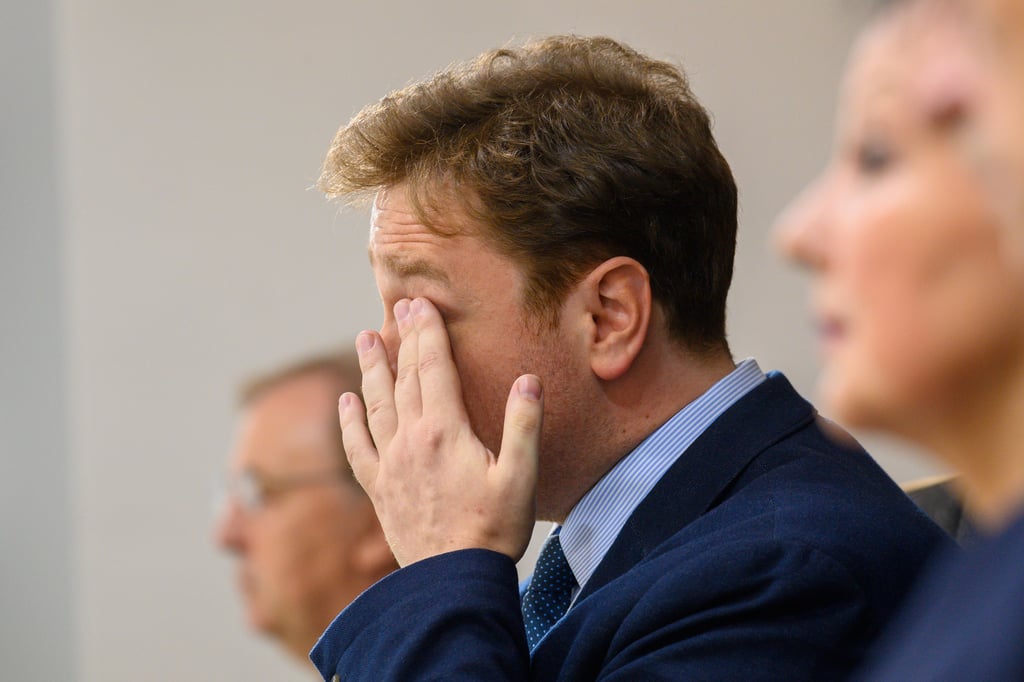 Mehrfach durchgefallen: Daniel Neugebauer sitzt nach dem dritten Wahlgang auf der Medientribüne im Landtagsbebäude: