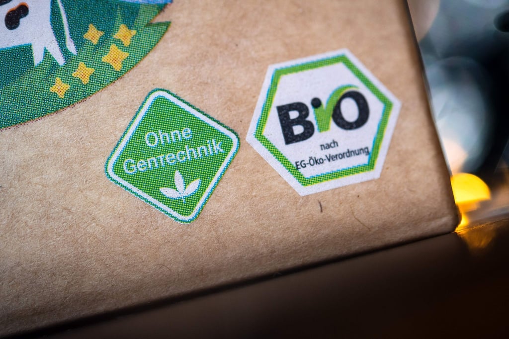 Discounter haben 2022 bei Bio-Lebensmitteln und Bio-Getränken ein Plus von gut 11 Prozent erzielt. Bio-Supermärkte und Naturkostläden verzeichneten hingegen ein deutliches Umsatzminus.