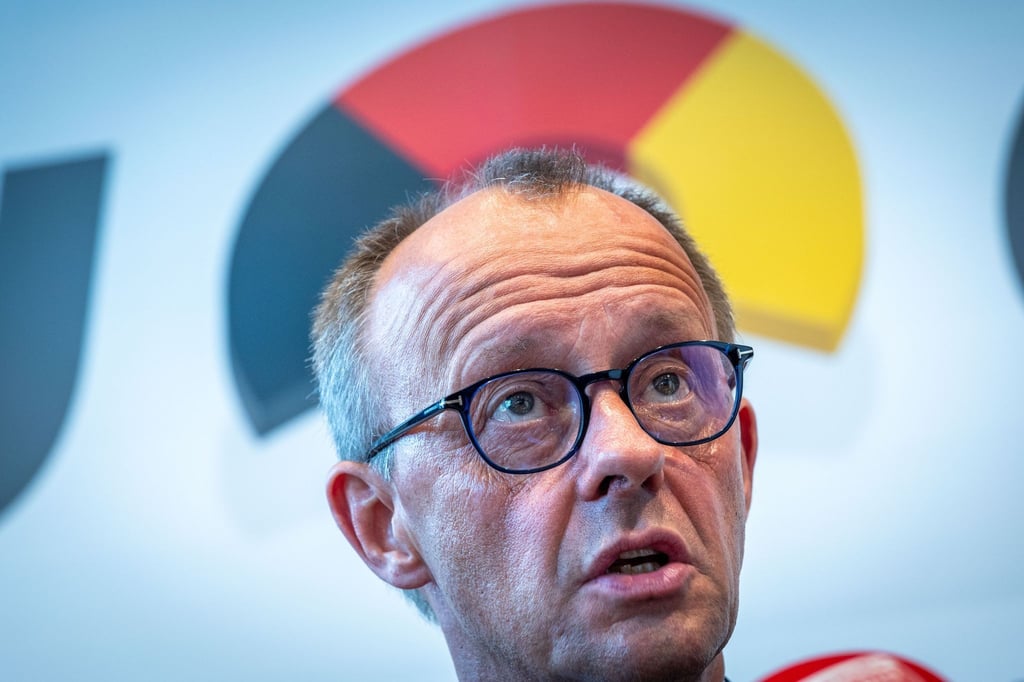 Wegen seiner Aussagen nach der Wahl im thüringischen Kreis Sonneberg gibt es für CDU-Chef Friedrich Merz harsche Kritik von den Grünen.
