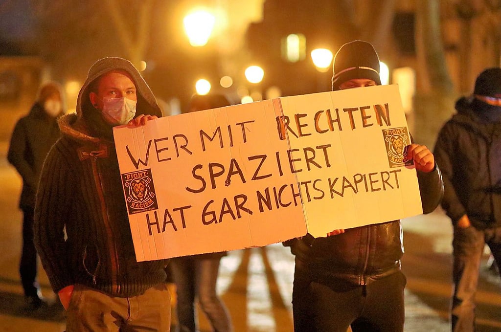 Ausländerfeindlichkeit entgegentreten: Bei dieser Demo in Halberstadt machten Menschen ihre Ablehnung rechter Gesinnung deutlich.