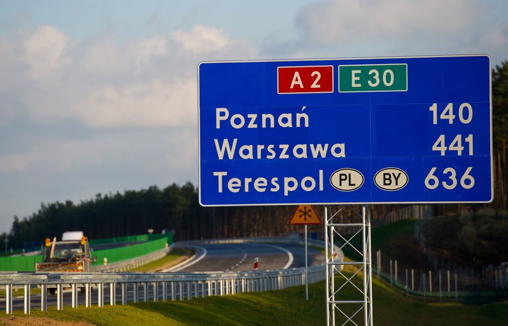 Ab nach Warschau: Auf einem Teil der A 2 in Polen gibt es für Autos keine Mautpflicht mehr.