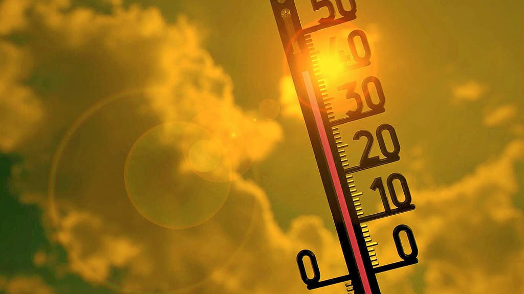 Die Sonne lacht, es ist heiß. Doch wer sich ungeschützt der Sonne aussetzt, riskiert an Hautkrebs zu erkranken.