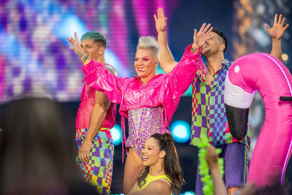 US-Sängerin Pink tritt bei einem Konzert ihrer „Summer Carnival 2023“ Tour im Olympiastadion in Berlin auf.
