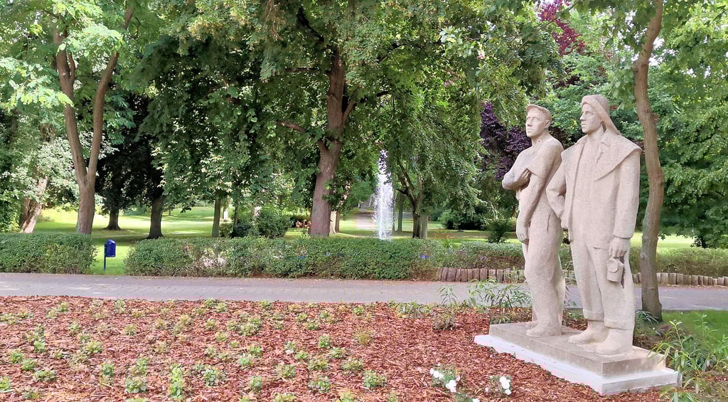 Gefeiert wird vor allem im Park, aber auch in der Straße des Friedens und auf dem kleinen Parkplatz am Rathaus.