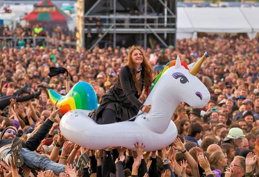 Beim Rockharz-Festival auf dem Flugplatz Ballenstedt feiern zehntausende Metal-Fans heftig - da sind Sanitäter der Malteser und der Deutschen Lebensrettungsgesellschaft häufig gefordert.