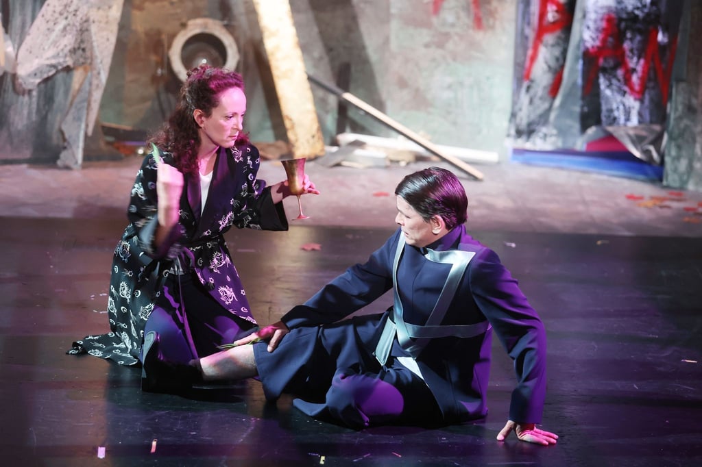 Manuel Struffolino und Ella Gaiser bei der „Willkommen in Mytopia“-Probe am Theater Altenburg Gera.