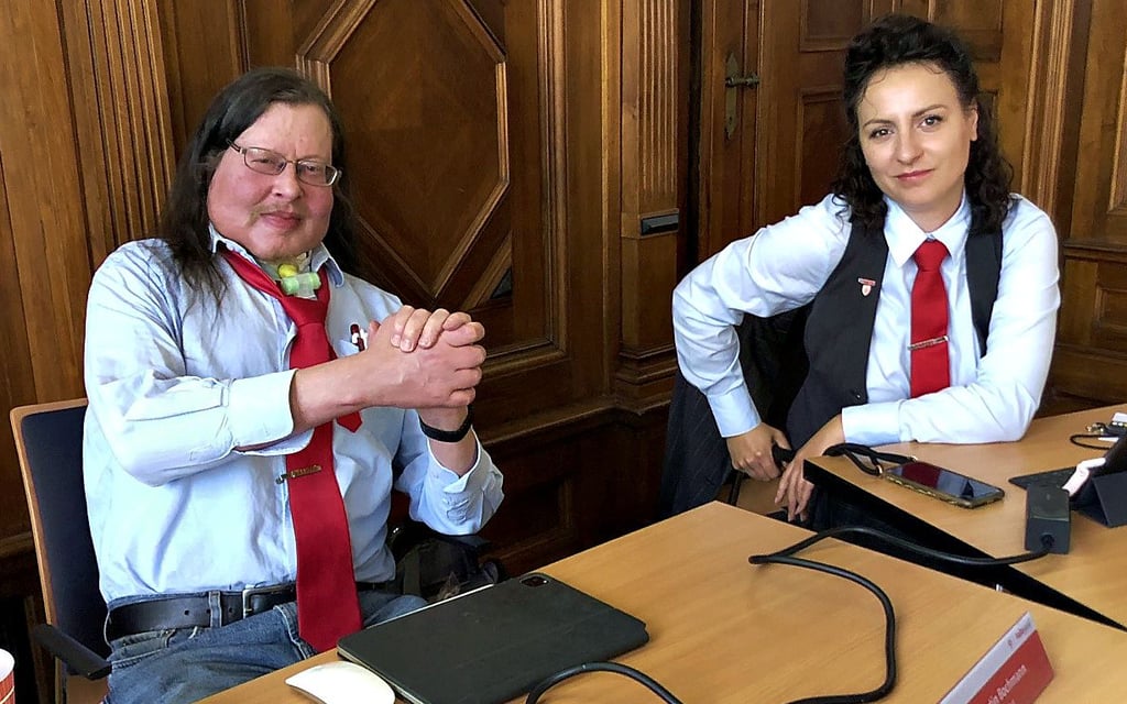 Die-Partei-Stadträte Martin Bochmann und Dörte Jacobi.
