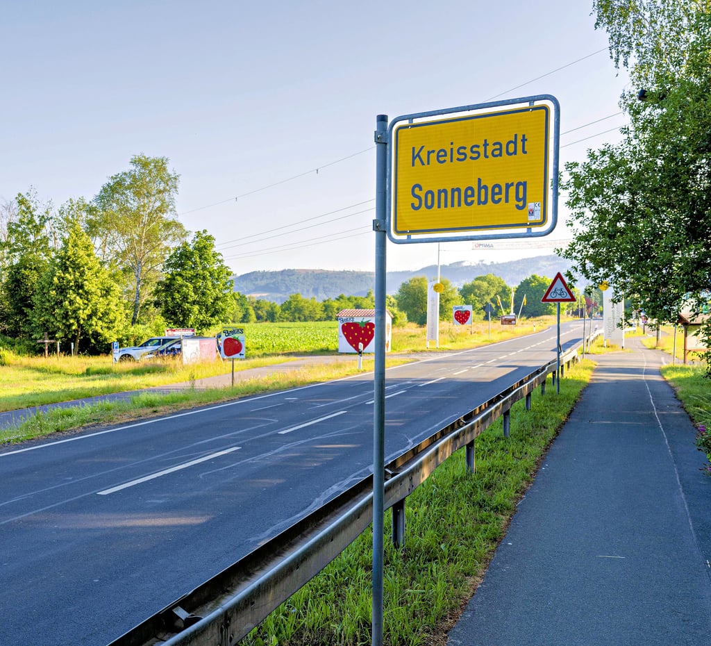 Ein Ortseingangsschild der Kreisstadt Sonneberg.
