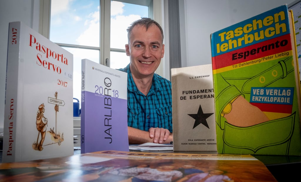 Jörg Gersonde spricht seit den 1980er Jahren Esperanto – er hat die Sprache mit nur einem Buch in sechs Monaten gelernt.