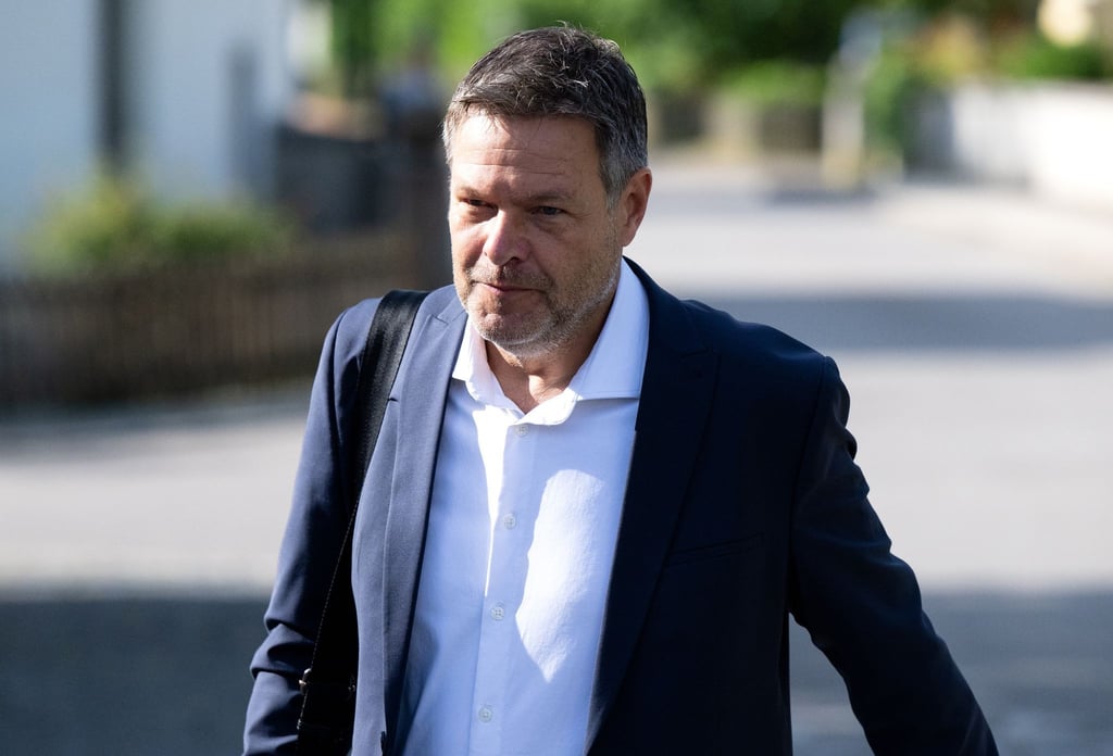 Robert Habeck kommt während der Wirtschaftsministerkonferenz (WMK) zum Schloss Hohenkammer.