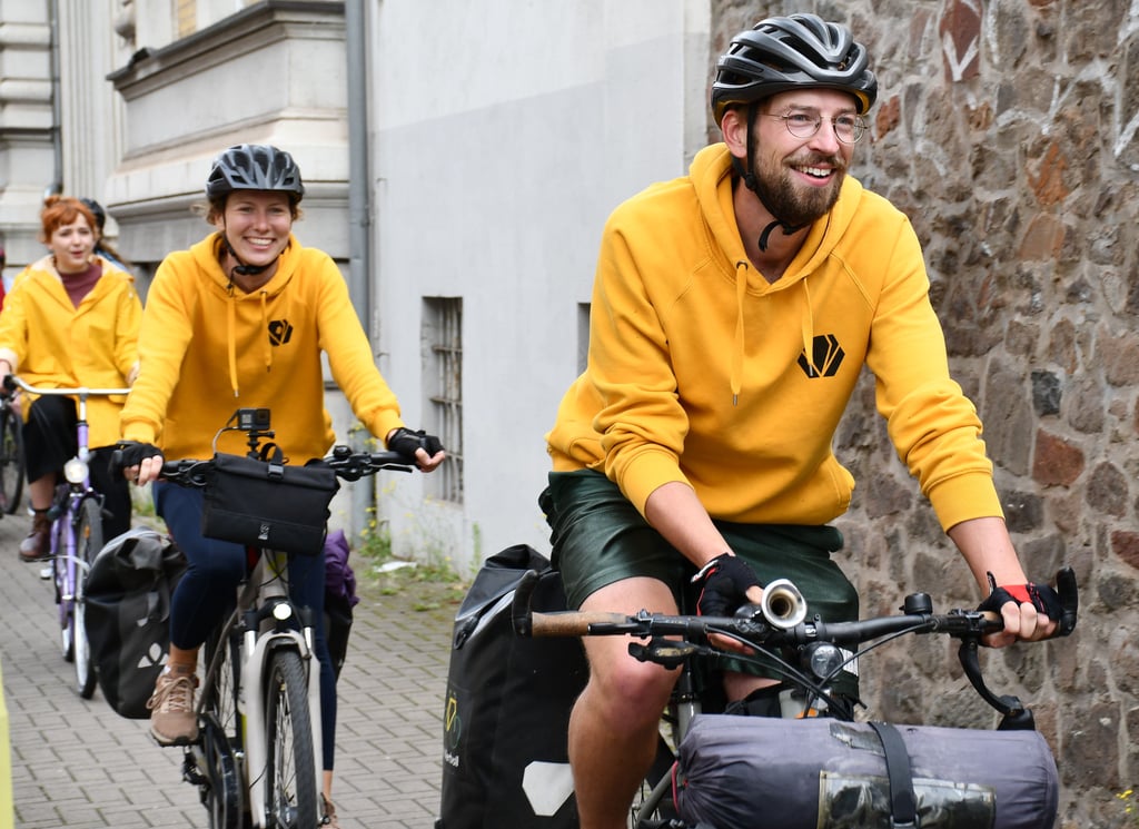 Der Magdeburger Alexander Heinrich ist von seiner Spendenradtour durch 21 Länder zurück nach Hause gekehrt.