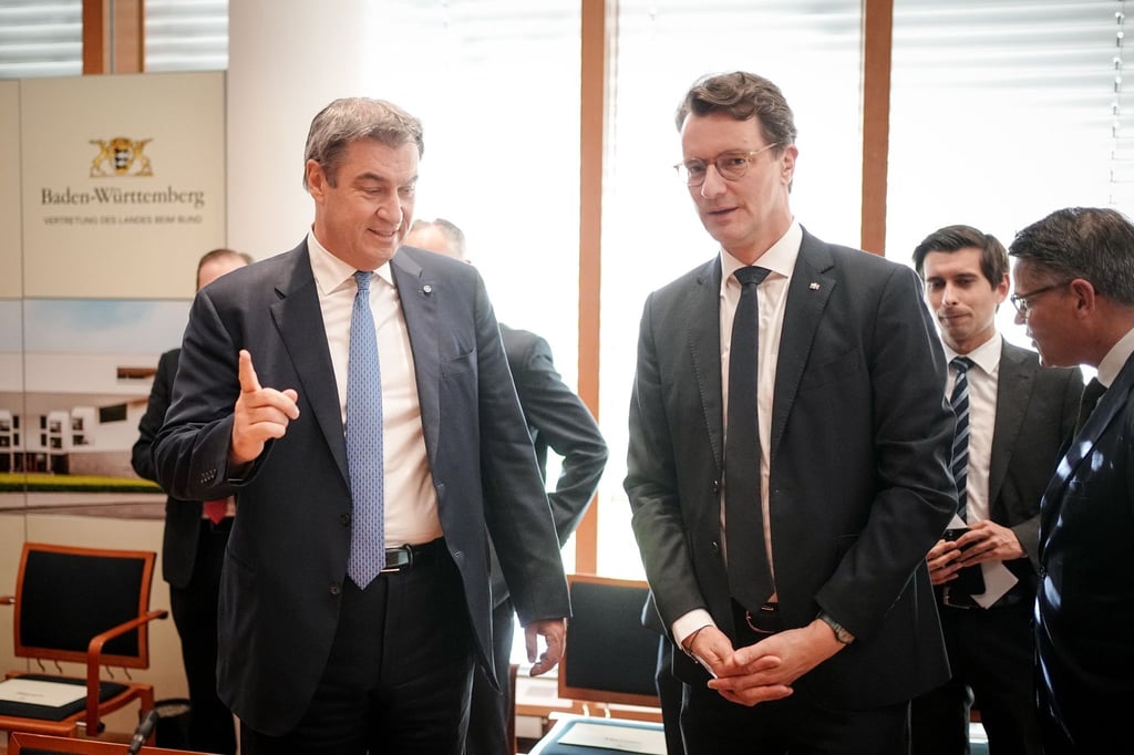 Bayerns Ministerpräsident Markus Söder (l.) und NRW-Ministerpräsident Hendrik Wüst.