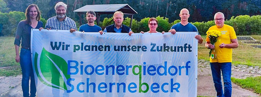 Der neue Vorstand: Ariane Herms (2. Vorsitzende), Lutz Herms (Beisitzer), Dirk Lockau (Mitglied), Udo Wendorf (Kassenwart), Sonja Lier (Schriftführerin), Wolfgang Haupt (Beisitzer), Bernd Schlicht (1. Vorsitzender). Es fehlen: Thomas Schwarzlose und Christian Haupt.