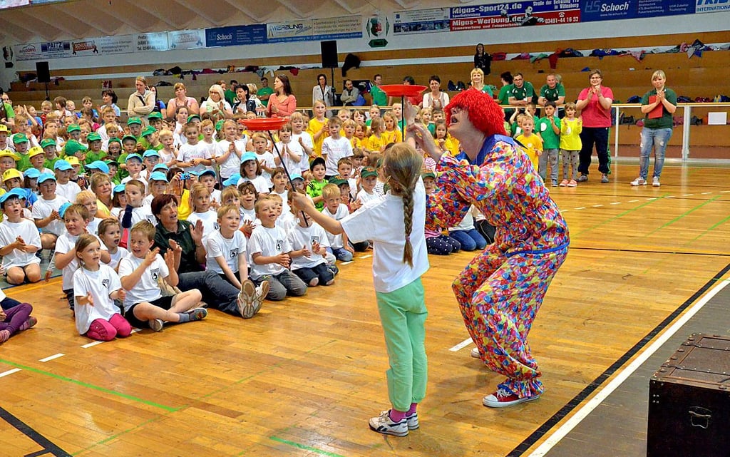 Frank Pflug - hier als Clown - begeistert die Kinder.