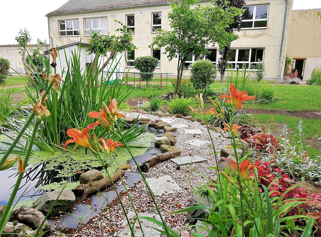 Die Schule Rehmsdorf ist seit Jahren Umweltschule, ihr Bestand im aktuellen Entwicklungsplan festgeschrieben. Jedoch kosten die Schulen die Gemeinde Geld. Wie lange noch kann sie sich die kleinen Einrichtungen leisten.