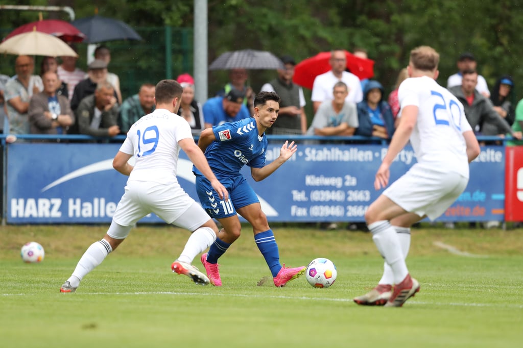 Dem 1. FC Magdeburg um Jason Ceka gelang es vor der Pause nicht, das 1:0 zu erzielen.