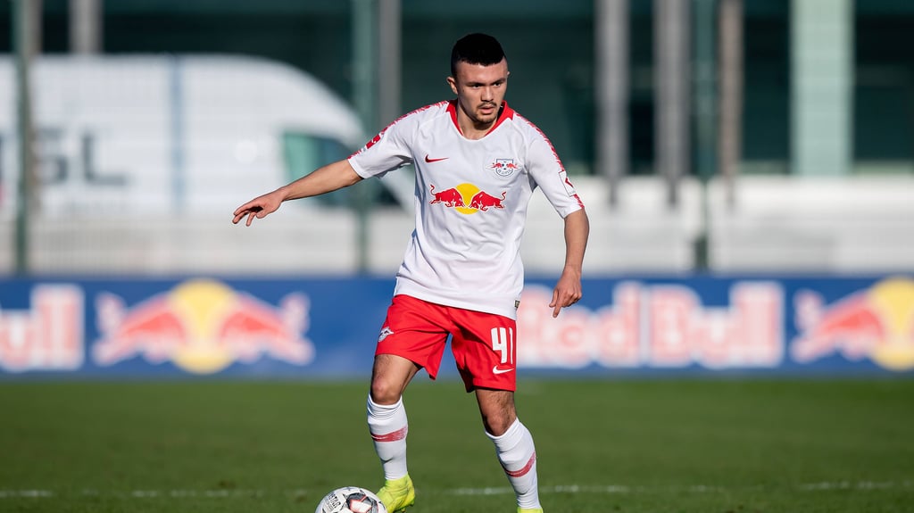 Oliver Bias 2019 bei einem Junioren-Spiel von RB Leipzig.