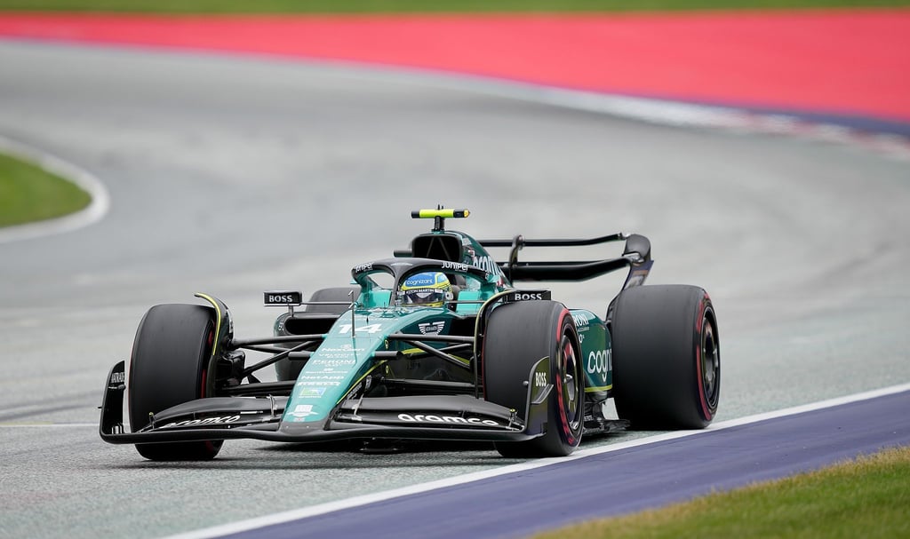 Fernando Alonso vom Team Aston Martin auf der Strecke in Spielberg.