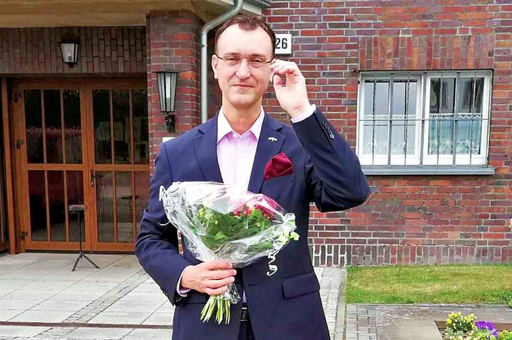 Für Arvid Friebe war Freitag der letzte Arbeitstag im Chemiepark Zeitz. Der Ge-schäftsführer der Infra verlässt den Ort und macht sich selbstständig. Geschäftspartner verabschiedeten sich auch mit Blumen von ihm.