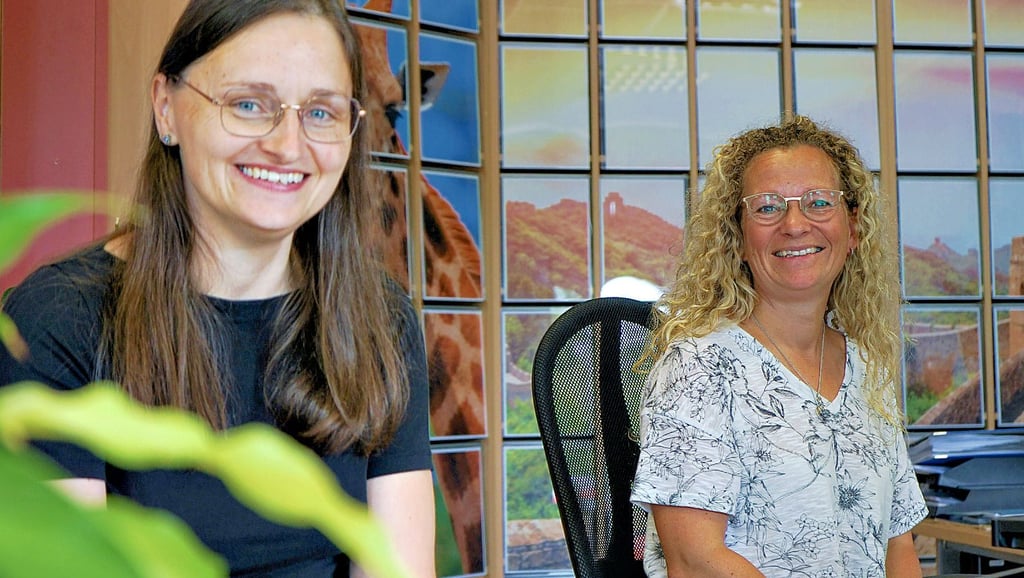 Melanie Tornow und Helvi Volkmann vom Reisebüro Vetter Touristik. Sie geben Tipps, welche Reiseziele dieses Jahr von Haldensleben aus besonders beliebt sind und erklären, warum sich Last-Minute in dieser Saison nicht lohnt.