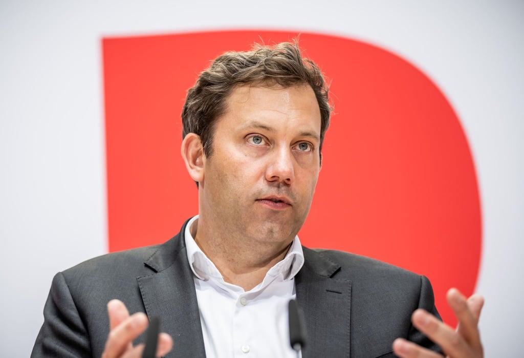SPD-Chef Lars Klingbeil hält die Erhöhung des Mindestlohns für nicht ausreichend.