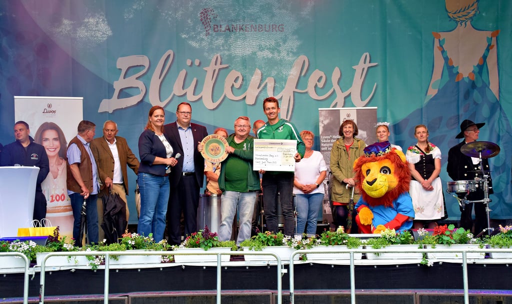 Der Heimatverein Oesig ist beim Blütenfest in Blankenburg mit dem Adolf-Just-Preis 2023 ausgezeichnet worden.