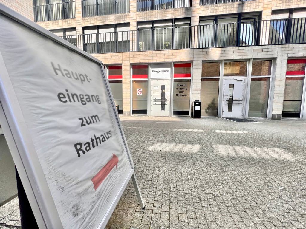 Das Rathaus von Dessau war bis Dienstag nur über einen Nebeneingang an der Marienkirche erreichbar.
