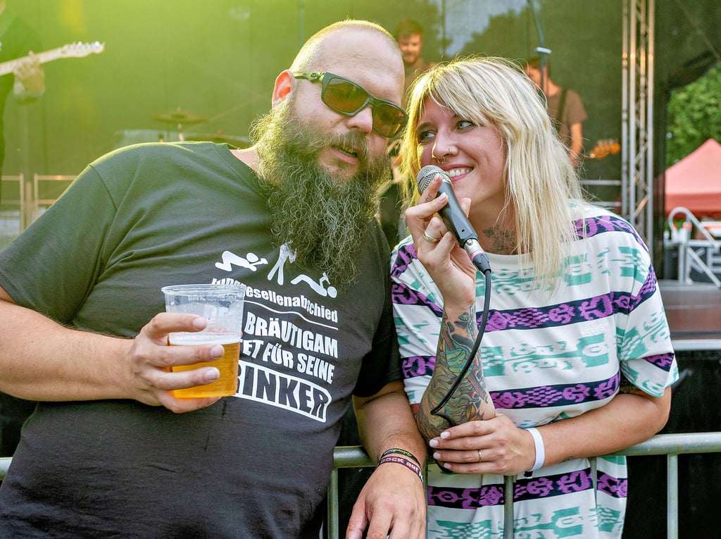Kopfecho: Sängerin Amy singt mit Fan Hendrik im Duett.