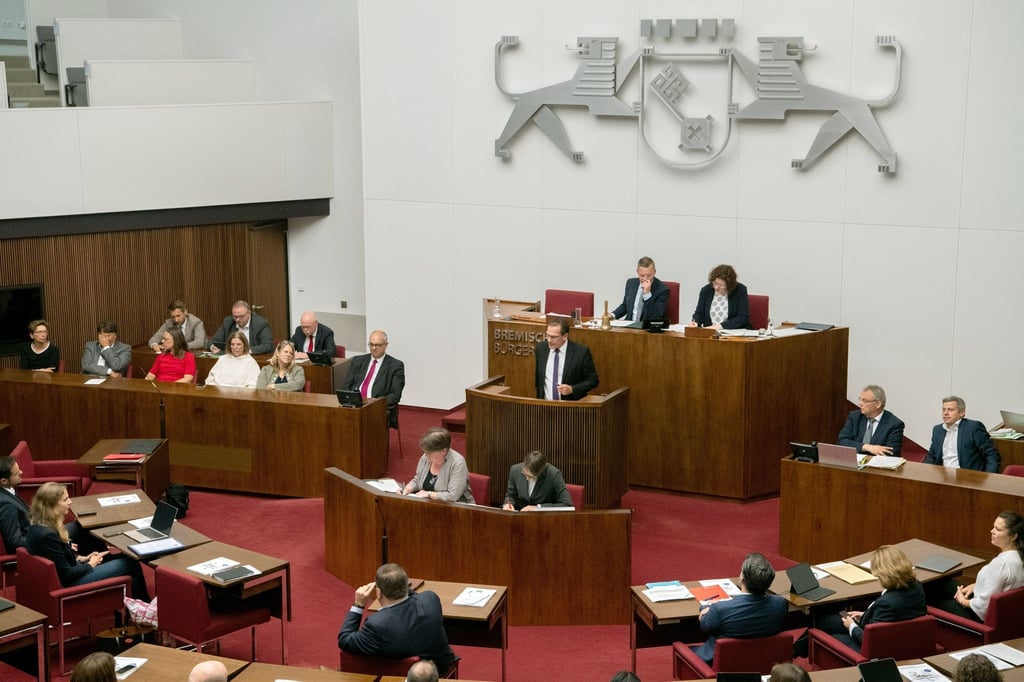 Die Abgeordneten der Bremischen Bürgerschaft nehmen an der konstituierende Sitzung teil.