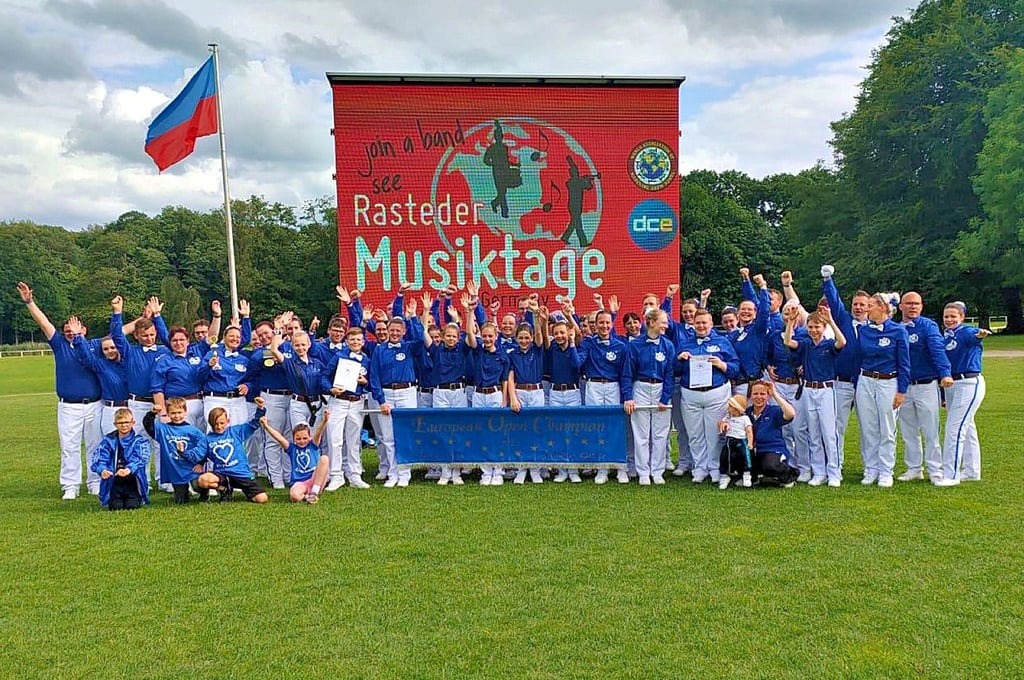Der Hettstedter Spielmannszug „Blau-Weiß“ 1919 ist im niedersächsischen Rastede Europameister 2023 geworden.