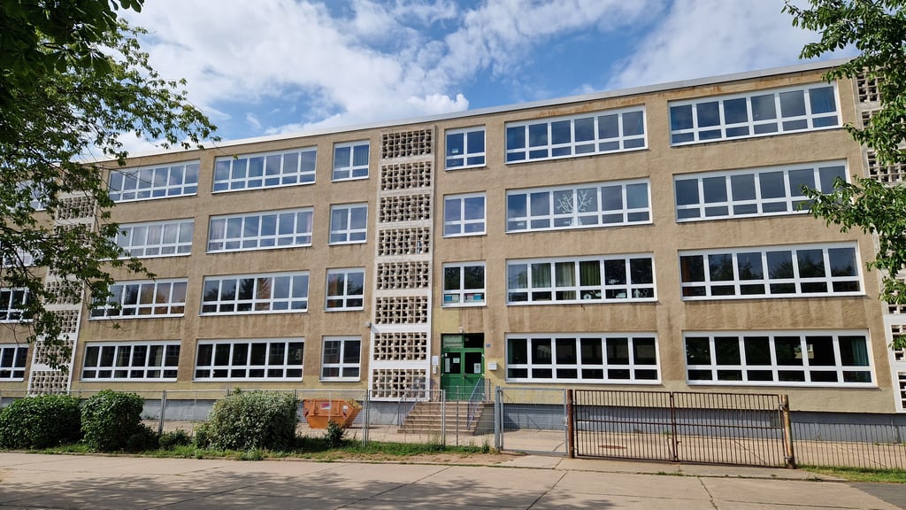 An dieser Grundschule im Südpark in Halle sind die Masern ausgebrochen. Nun kam eine zweite Schule in Halle hinzu.