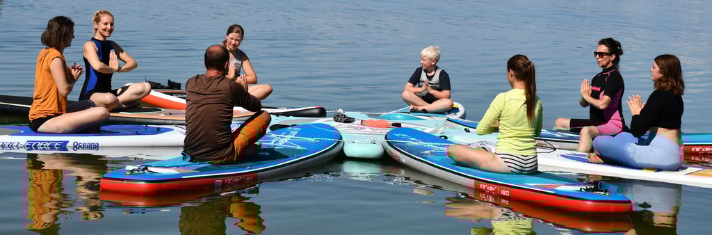 Yoga auf dem Wasser gehört zu den Besonderheiten. Dafür wird der Arendsee genutzt.