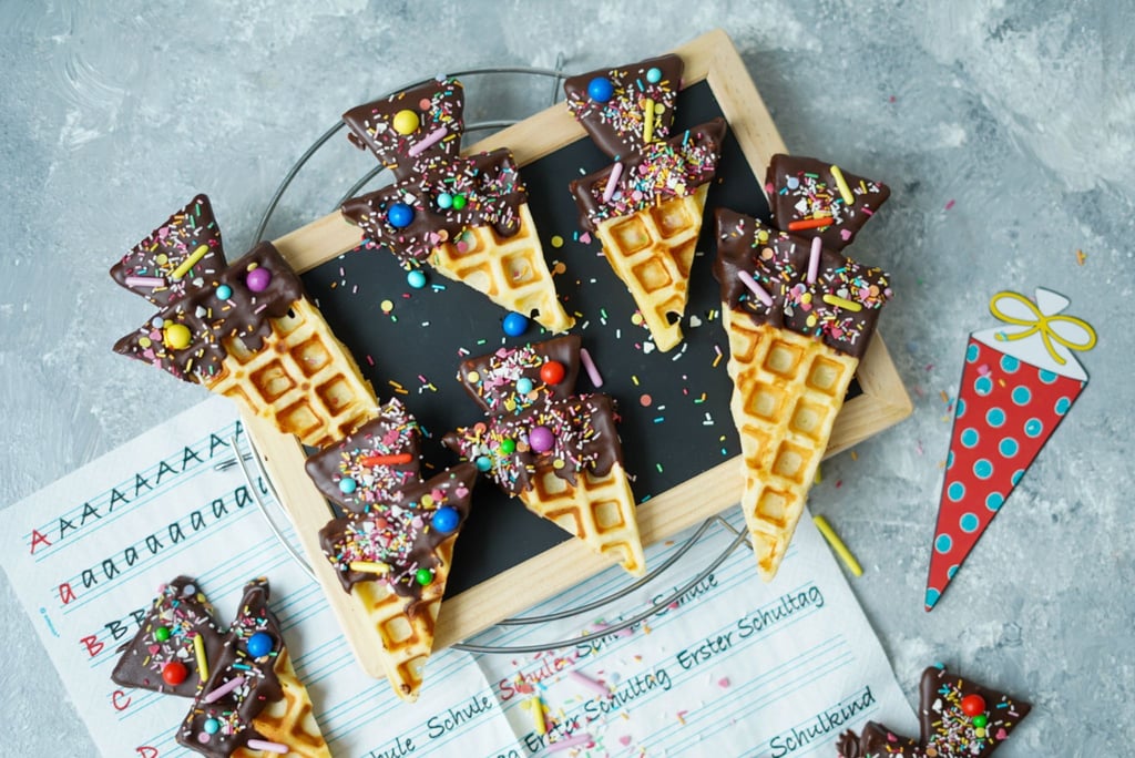 Wenig Aufwand, viel Effekt: Die Schultüten-Waffeln sind perfekt für das Kaffeetrinken am Einschulungstag.