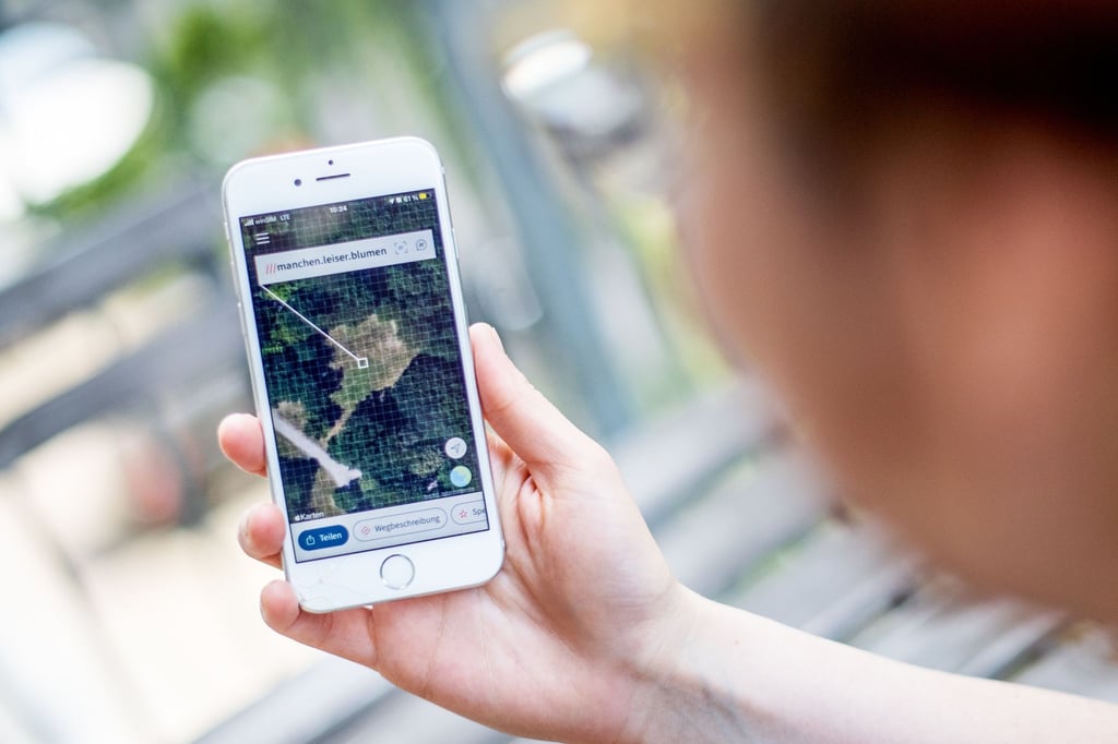 Punktgenau irgendwo zu landen, ist manchmal schwierig. Für ganz genaue Ortsangaben nutzt die App what3words drei kombinierte Wörter.