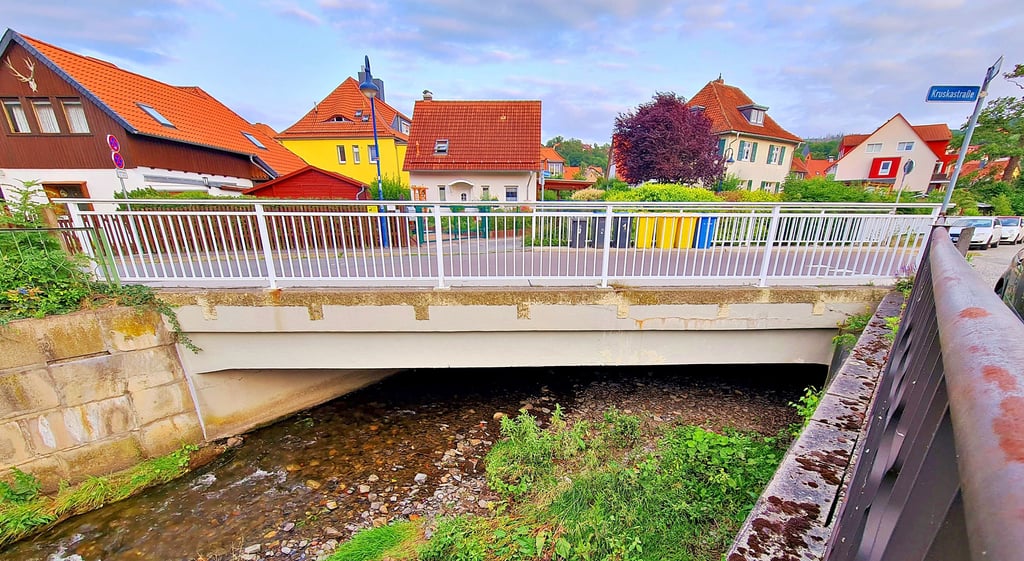 Die Kruskabrücke in Wernigerode hat in der Vergangenheit bei Hochwasser zu Problemen geführt. Deshalb sollte das Bauwerk abgerissen werden.