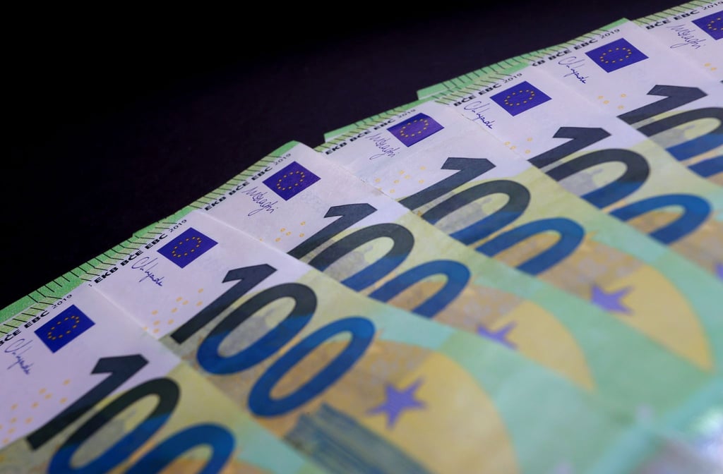 Im Rahmen des Finanzausgleichs zwischen den 16 Bundesländern wurden 2022 rund 18,5 Milliarden Euro umverteilt. Mit Einzahlungen von fast 9,9 Milliarden Euro trug Bayern die mit Abstand größte Last.