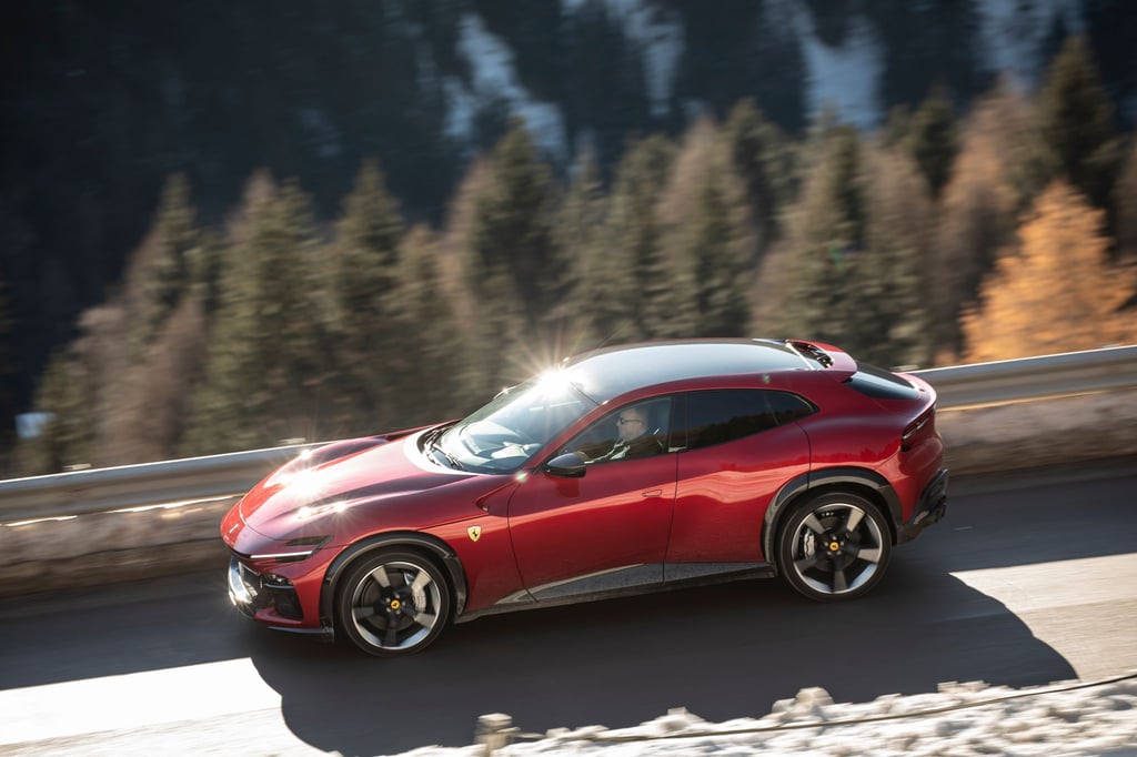 Mit bis zu 716 Nm beschleunigt der V12 den immerhin zwei Tonnen schweren Purosangue in 3,3 Sekunden aus dem Stand auf Tempo 100 und erreicht bei Vollgas mehr als 310 km/h.