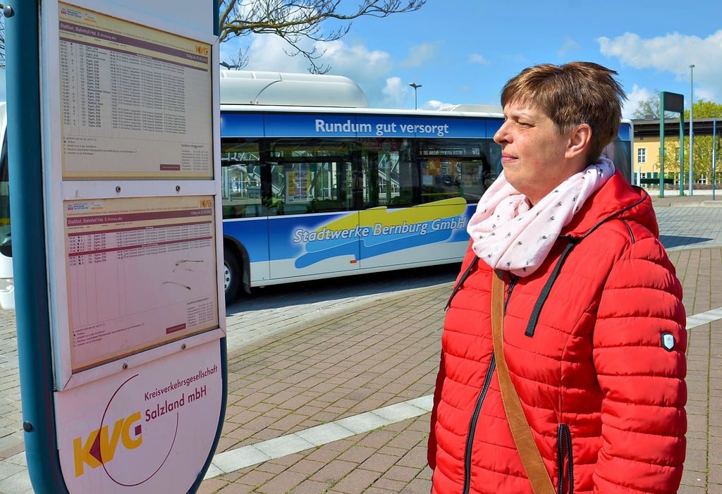 Jaqueline Köpke würde in einer Einrichtung der Stiftung Staßfurter Waisenhaus auch gern die 6-Uhr-Frühschicht übernehmen. Der KVG-Fahrplan gibt ab ihrem Wohnort Wolmirsleben aber die erste Busfahrt erst ab 6.11 Uhr her.